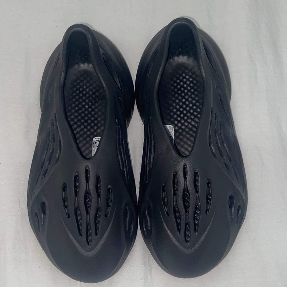 Black Yeezy Foam Runners